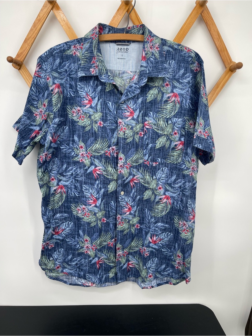 Izod Men's Saltwater Navy Blue Tropical Floral Short Sleeve Button-Down Shirt